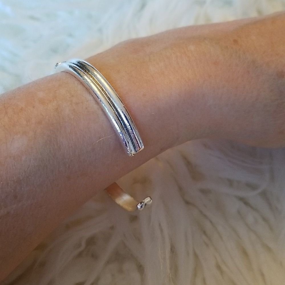 ❤️Bangle Bracelet silvertone with Turquoise stone - Picture 3 of 10